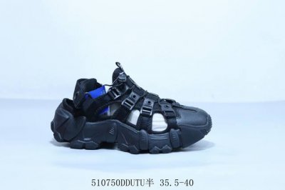 Fila Fusion Conch Anti-Slip Durable Sports Sandals For Women In Black And White.