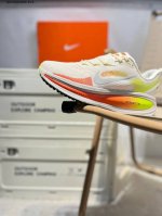 Nike Vomero 18 Nike Comfortable Shock-Absorbing And Non-Slip Low-Top Running Sho