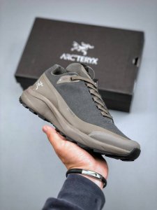 Arcteryx Konseal Lt W: This Shoe Features A Design Popular In Recent Years, With