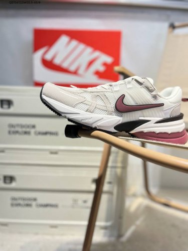 Nike V2K Runtekk Cushioning And Slip-Resistant Low-Top Retro Dad Running Shoes.