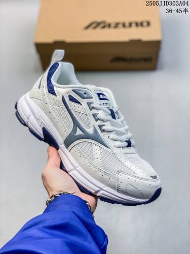 Mizuno Speed 2K, Sizes: 36, 36.5, 37, 38, 38.5, 39, 40, 40.5, 41, 42, 42.5, 43,