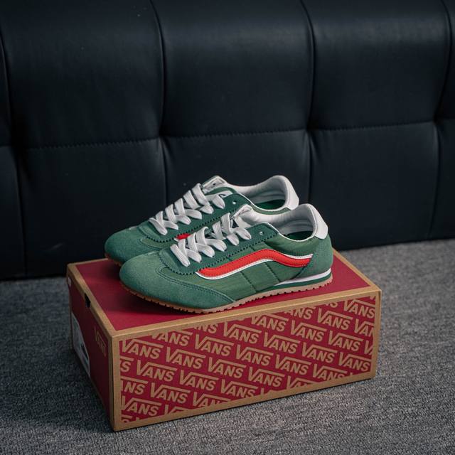 Core Private Vans Super Lowpro Thin-Soled Shoes, Green With A Little Red Color,