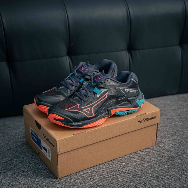 Core Private Mizuno Wave Lightning Z8 Comfortable, Non-Slip And Wear-Resistant L