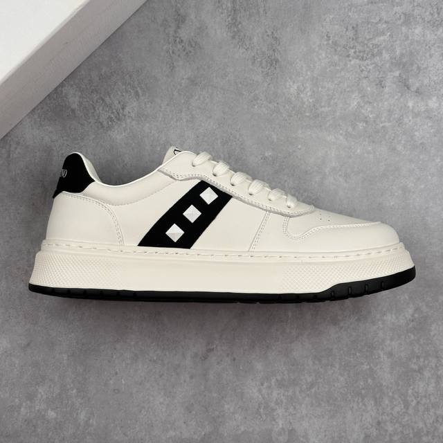 Local Core Private New Arrival Valentino Rockstud Untitled Thick-Soled Casual St