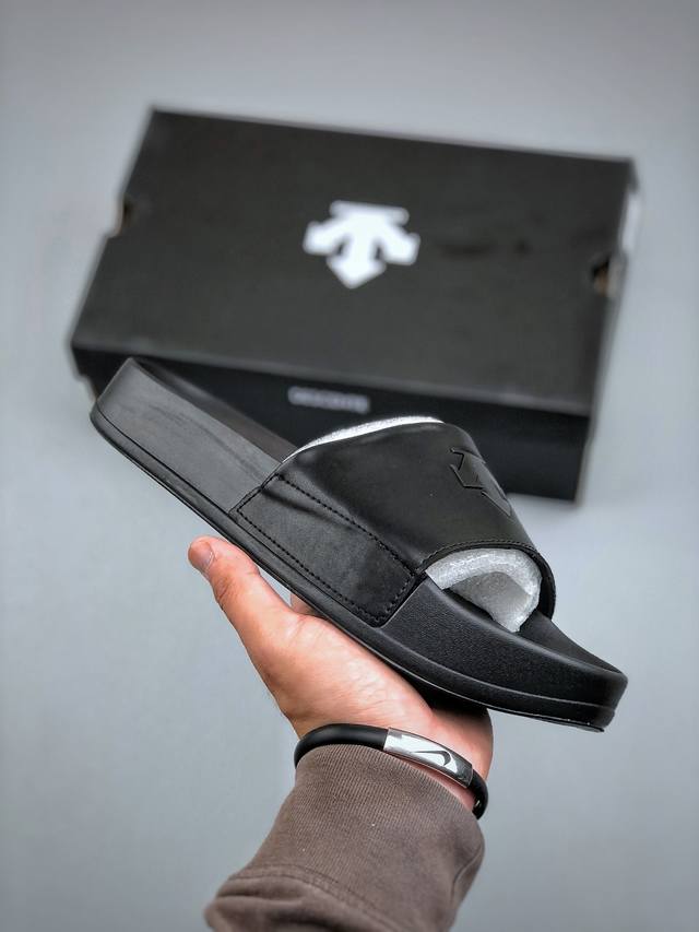 Descente Lcing Nars Versatile Soft Anti-Slip Flip-Flops Midsole Design Provides