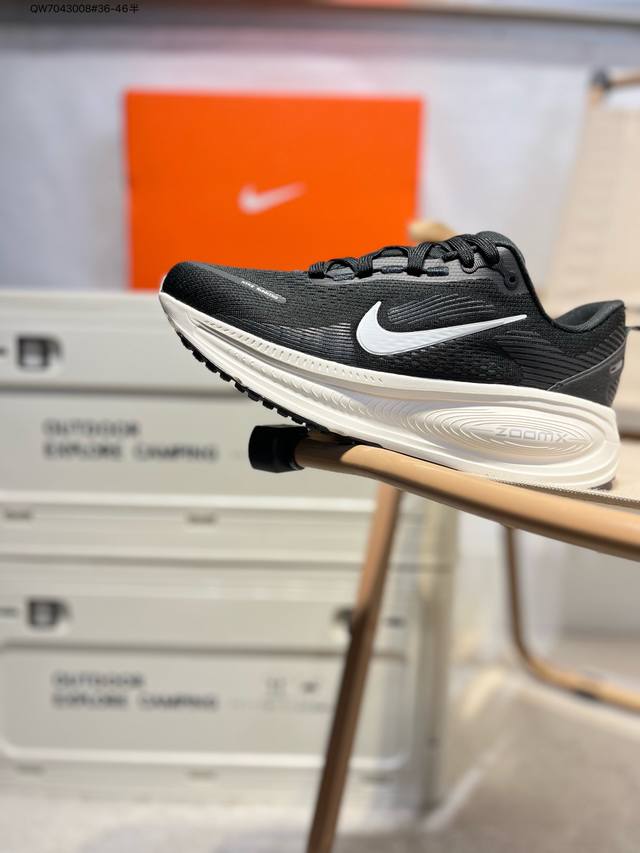 Nike Air Zoom Vomero 18 Lightweight And Comfortable Road Running Shoes With A So
