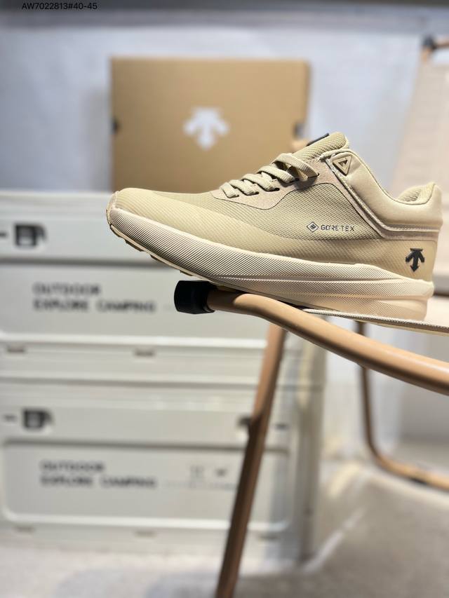 Descente Lightweight Cushioning Breathable Upper Fashionable Casual Sports Shoe