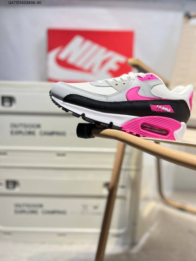Nike Air Max 90 Classic Retro Cushioned Running Shoes. The Upper Is Made Of Leat