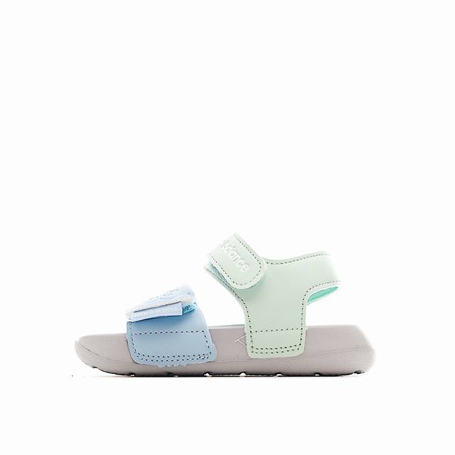 The Shoe Upper Features A Clean Color Scheme, Creating A Sleek And Modern Appear