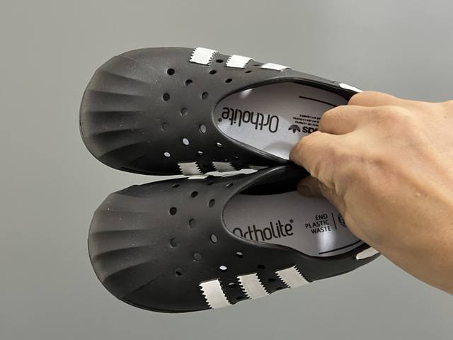 A Cute And Adorable Children's Sandals Size: 24-37 Cute And Adorable Sandals Wit