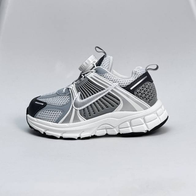 Nike Zoom Vomero 5 Retro Running Shoes Blend Fashionable Style And Rich Layered