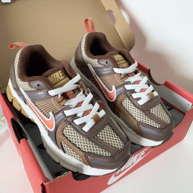 Nike V5 Kids' Shoes 26-37.5 This Nike Zoom Vomero 5 Kids' Sneaker Is So Cool! It