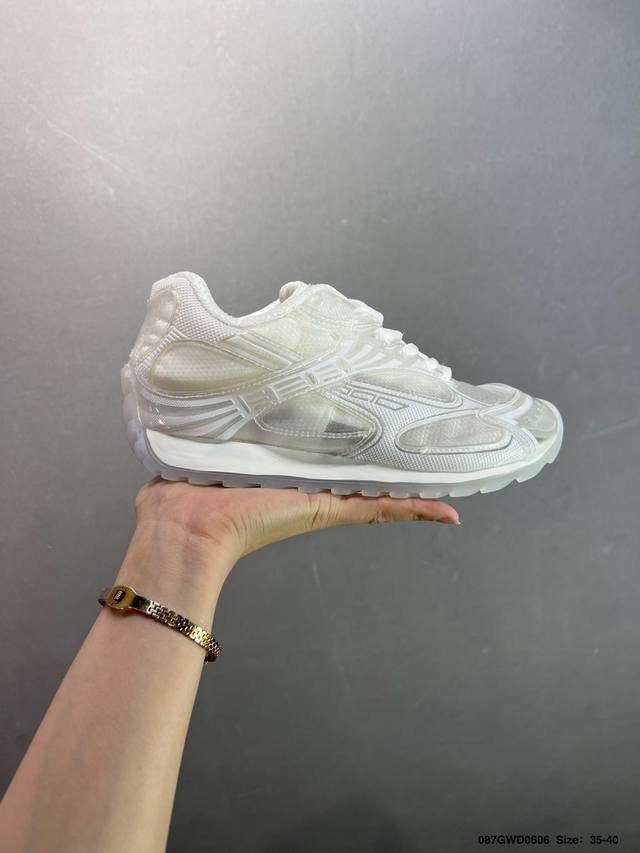 Alo Yoga Alo Runner comfortable, versatile, non-slip, breathable low-top running