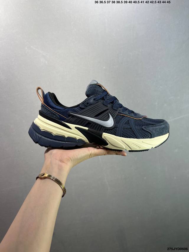 Nike W Nike Gamma Force combines comfort and style, and is a masterpiece. The st