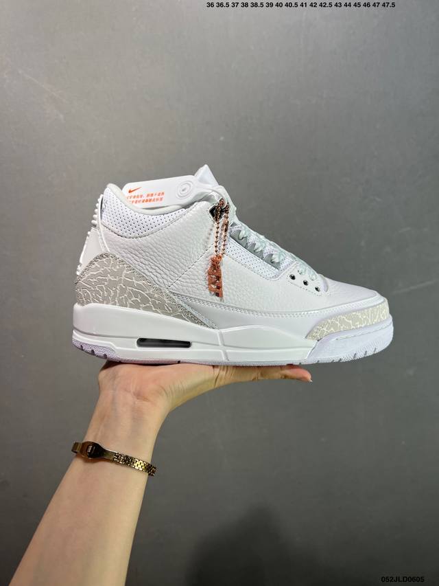 Nike uses soft lychee-grain cowhide leather upper material Nike Wmns Air Force 7