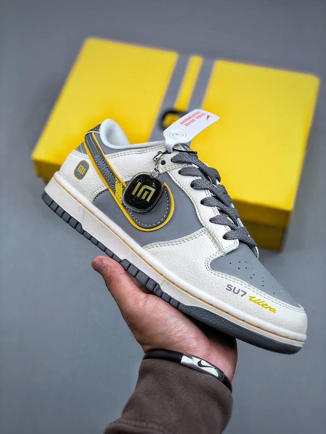 Corporate-level Nike Air Force 1'07 Lv8 Original last and original cardboard to