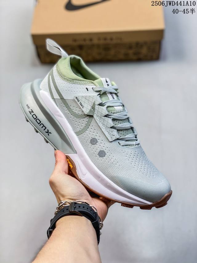 Nk Air Zoom Vomero 18 Lightweight and comfortable road running shoes Soft textur