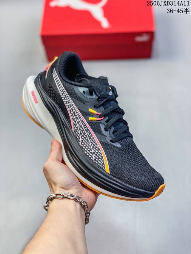 Dior's new B57 sports sneaker for spring 2017! This mid-size B57 is a reinterpre