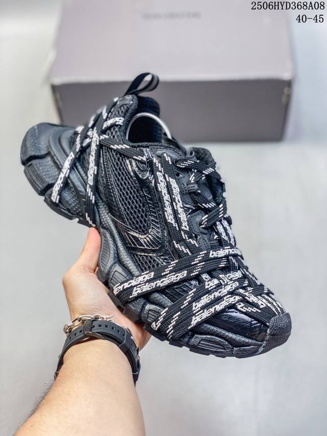 Corporate level! Asics Gel-Quantum Kinetic draws inspiration from running shoes