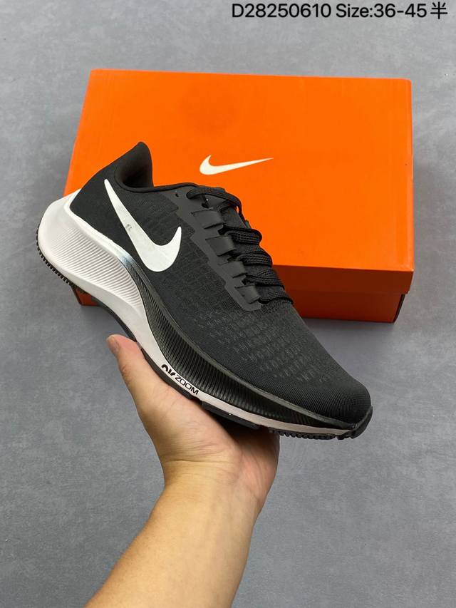 On Cloudsurfer training shock-absorbing, non-slip, breathable low-top lightweigh