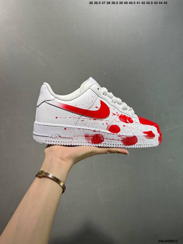 Popular hip-hop singer Travis Scott Travis Scott x Nike Air Jordan 1 Low Golf Sp