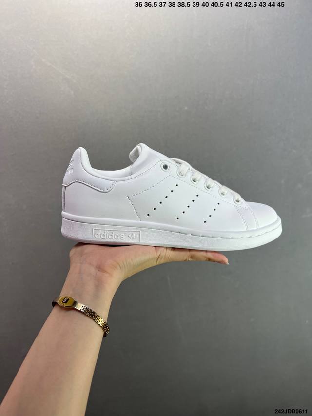 Aadidas' first joint work: Dingyun Zhang X Adidas Originals Samba "Core Black".