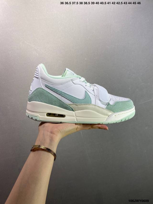 Nike Pegasus Premium Airscape Comfortable and versatile shock-absorbing, non-sli