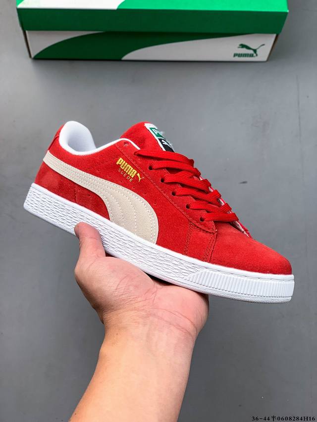 Corporate Nike P-6000 Women's Running Shoes use red hooks on the inside and outs