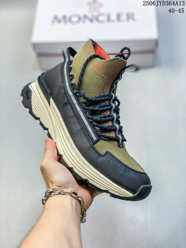 Excellent shock absorption performance Retro army veterans are going to battle,