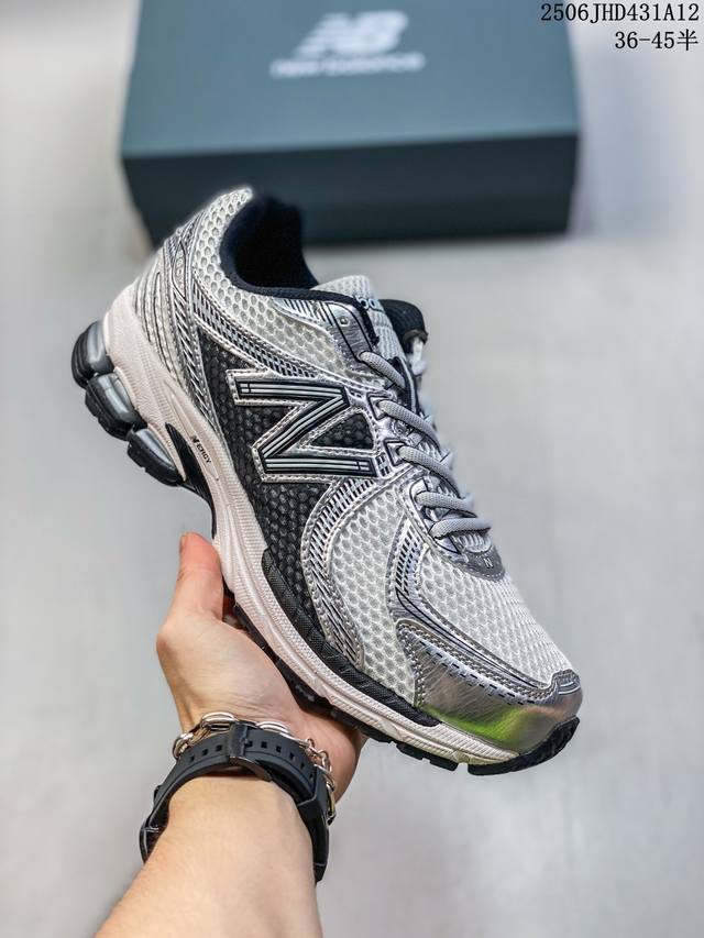 Puma men's and women's shoes are half-size with real labels, developed based on