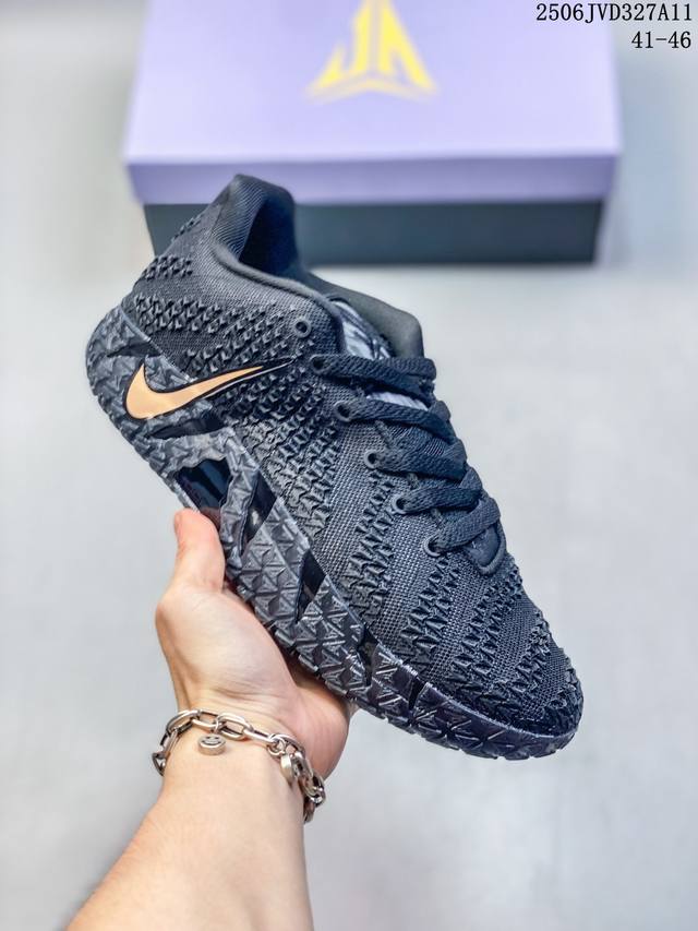The company-level Hoka One One Kaha 3 Low Gtx low-top professional cross-country