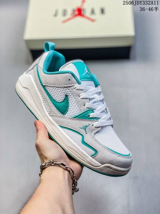 Puma Formstrip Court Classic Vulcanized is a classic low-top sneaker for both me