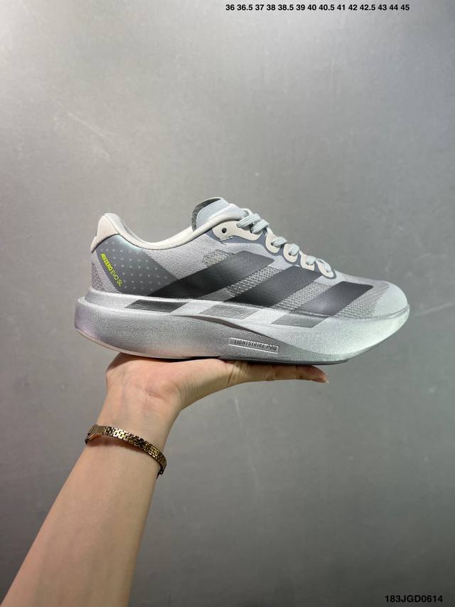 Collection Adidas Ultrabounce new breathable and cushioning running shoes This A