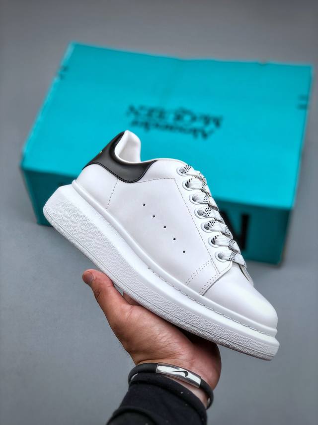 Adidas Sl 72 Rs new reset version, this retro shoe is presented in nylon materia