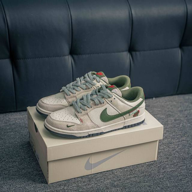 Collection Stussy X Converse Chuck Taylor Stussy's new co-branded shoe is availa