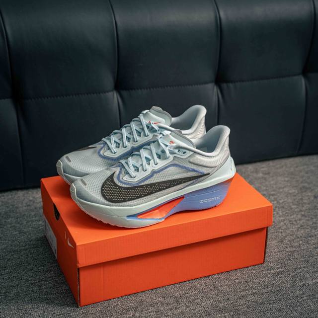 Hoka One One Bondi 9 New cushioning running shoes of the same style as Shawn Yue