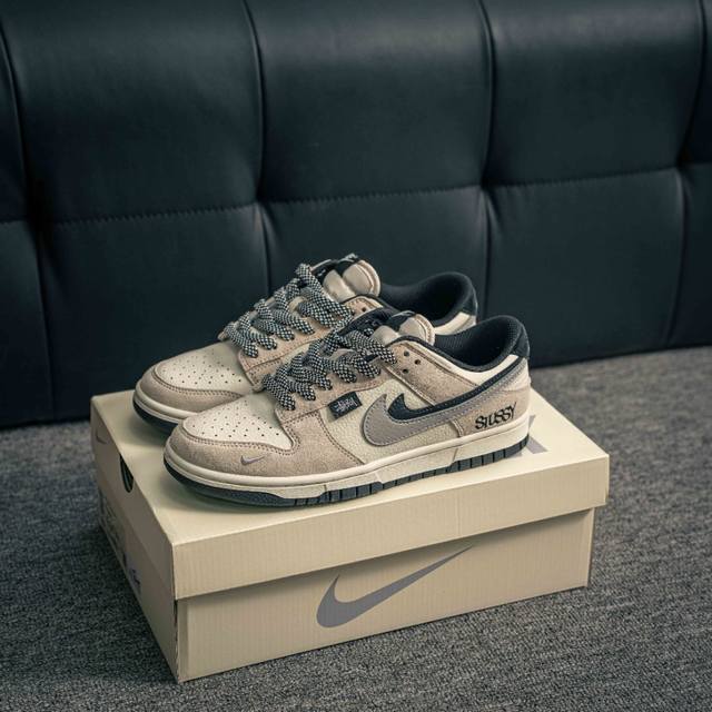 Collection Adidas Sl 72 Rs new reset version, this retro shoe is presented in ny