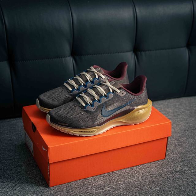 Nike Air Zoom Vomero 18 Cushioned and breathable casual running shoes The new ve