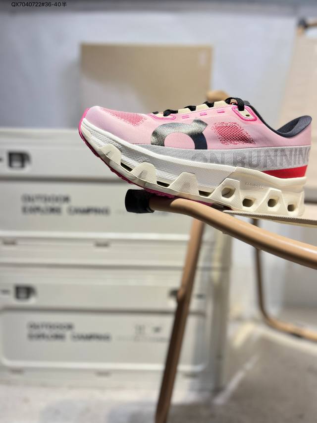 Dior's latest H-Town series Oblique platform slide sandal This Dior H-Town sanda