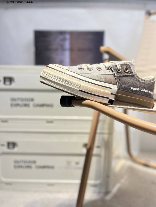 D Dior's latest H-Town series Oblique platform slide sandal This Dior H-Town san