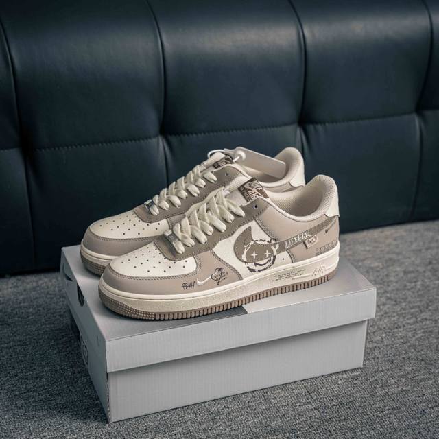 Crocs men's and women's shoes are made of environmentally friendly materials, ne