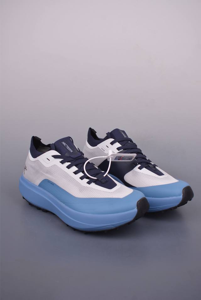 Louis Vuitton men's and women's shoes are equipped with a thick drawer gift shoe
