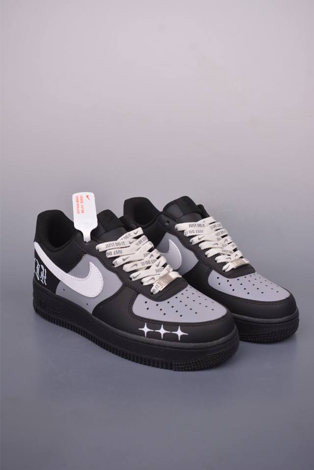 Louis Vuitton men's and women's shoes are equipped with a thick drawer gift shoe