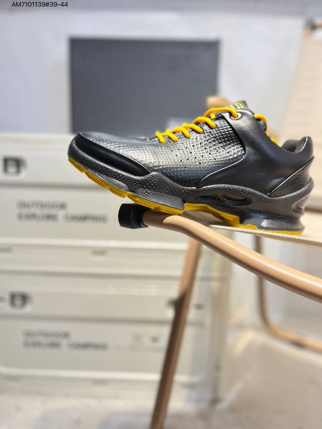 New Balance 530 Retro Running Shoes This pair of shoes is indeed one of the clas