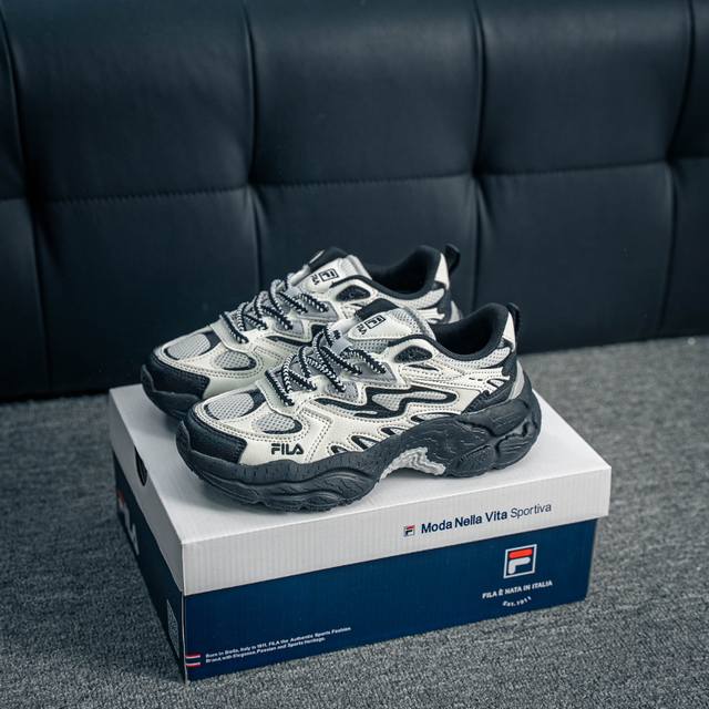 Louis Vuitton men's and women's shoes are equipped with a thick drawer gift shoe