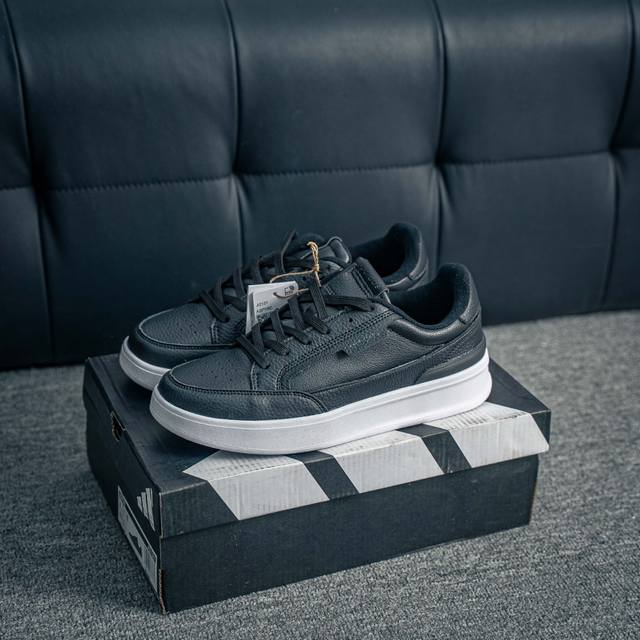Louis Vuitton men's and women's shoes are equipped with a thick drawer gift shoe