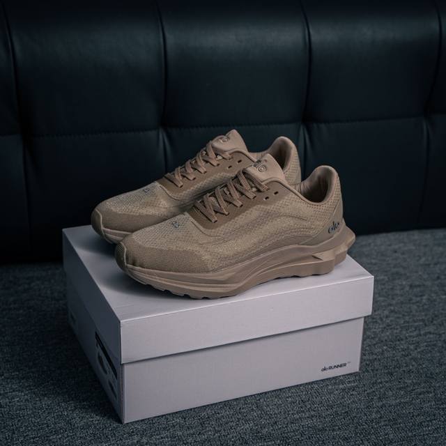 Puma men's and women's shoes are half-size with real labels, developed based on