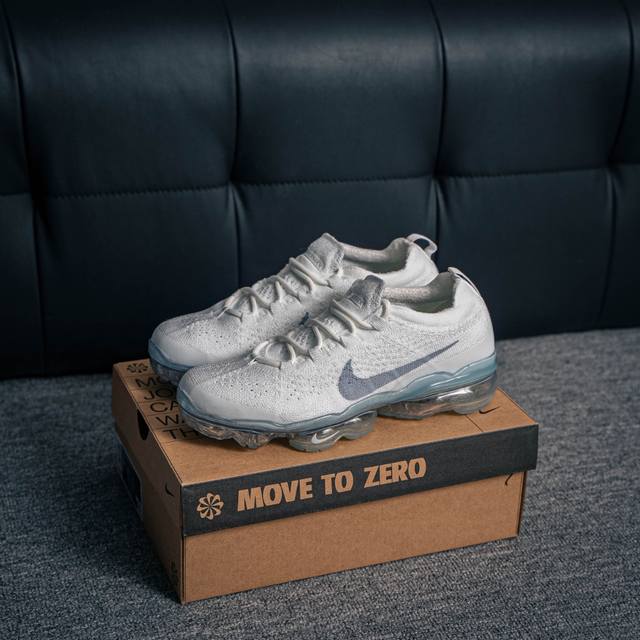 Ecco leather strips and mesh are breathable, combining classic and modern crafts