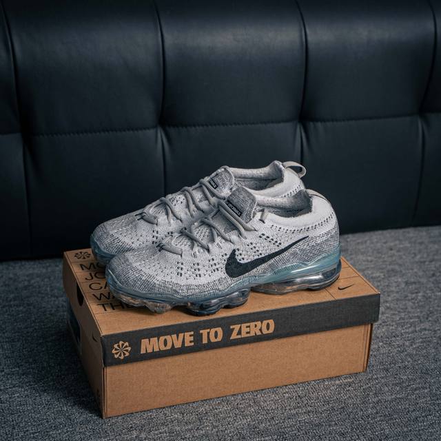 Ecco leather strips and mesh are breathable, combining classic and modern crafts