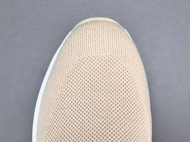 Crocs Classic Clog casual beach hole shoes, slippers, sandals, puff shoes. Packe